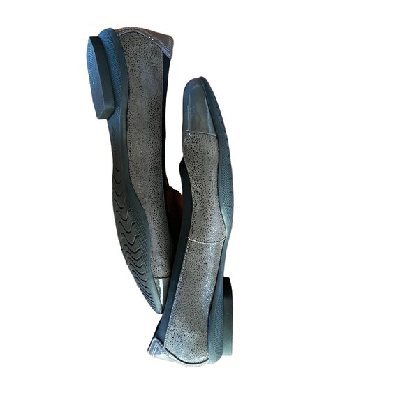 Clarks Womens Shoes 7 Gray Neenah Garden Ballet Flats Patent Toe Cap - Picture 3 of 5